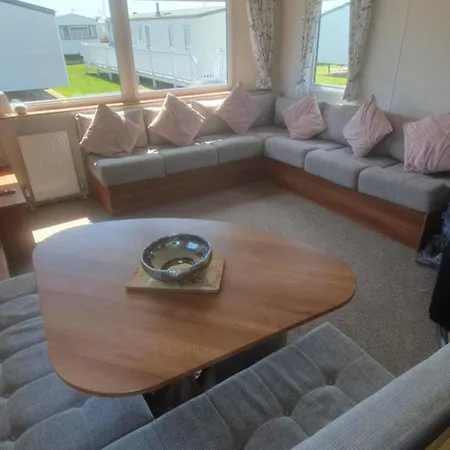 Charming 3-Bed Lodge In Clacton-On-Sea Exterior photo