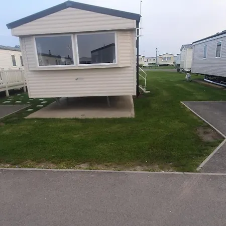Charming 3-Bed Lodge In Clacton-On-Sea Exterior photo